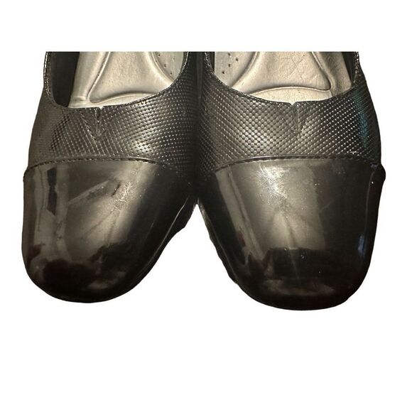 Trotters Daisy Pump in Black Texture with Patent Leather - Picture 6 of 10